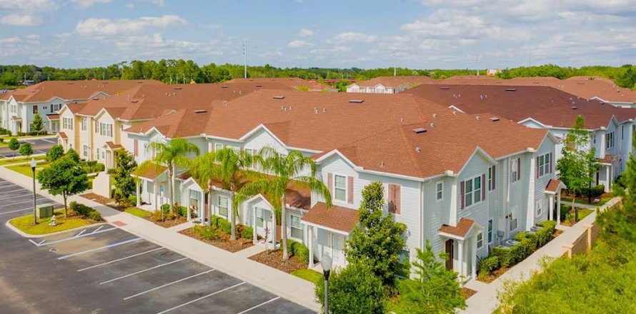 Adosado en Kissimmee, Florida 4 dormitorios, 157.38 m2 № 2212621