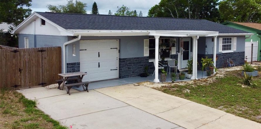 Villa ou maison à Holiday, Floride 2 chambres, 91.6 m2 № 2157121