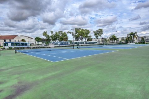 Condo in Boca Raton, Florida, 1 bedroom  № 1228482 - photo 1