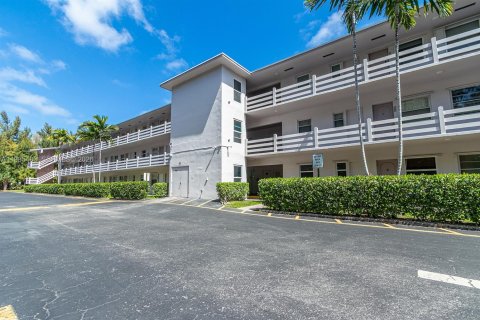 Снять в аренду кондоминиум в Халландейл-Бич, Флорида 1 спальня, 66.89м2, № 2050920 - фото 2