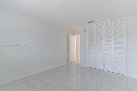 Снять в аренду кондоминиум в Халландейл-Бич, Флорида 1 спальня, 66.89м2, № 2050920 - фото 11