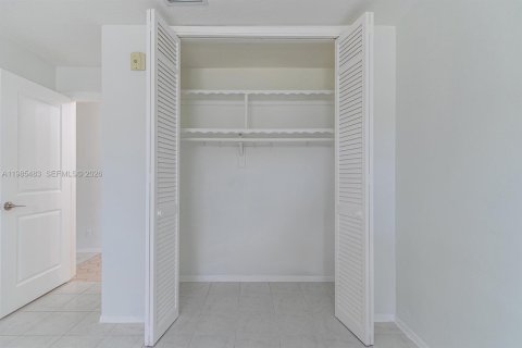 Снять в аренду кондоминиум в Халландейл-Бич, Флорида 1 спальня, 66.89м2, № 2050920 - фото 12