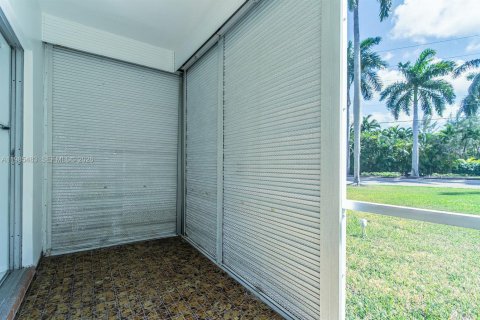 Снять в аренду кондоминиум в Халландейл-Бич, Флорида 1 спальня, 66.89м2, № 2050920 - фото 18