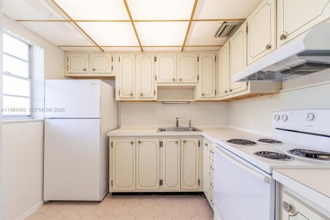 Снять в аренду кондоминиум в Халландейл-Бич, Флорида 1 спальня, 66.89м2, № 2050920 - фото 7