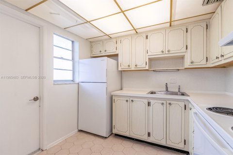 Снять в аренду кондоминиум в Халландейл-Бич, Флорида 1 спальня, 66.89м2, № 2050920 - фото 8