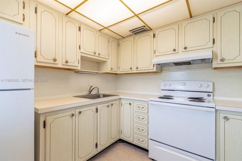 Снять в аренду кондоминиум в Халландейл-Бич, Флорида 1 спальня, 66.89м2, № 2050920 - фото 6