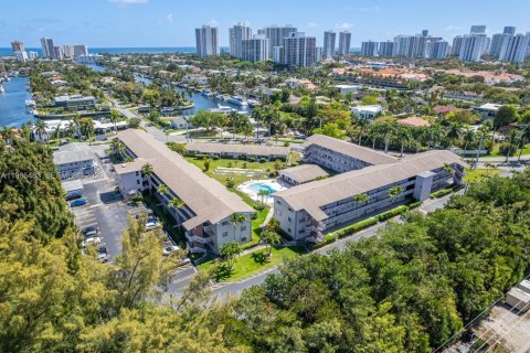 Снять в аренду кондоминиум в Халландейл-Бич, Флорида 1 спальня, 66.89м2, № 2050920 - фото 19