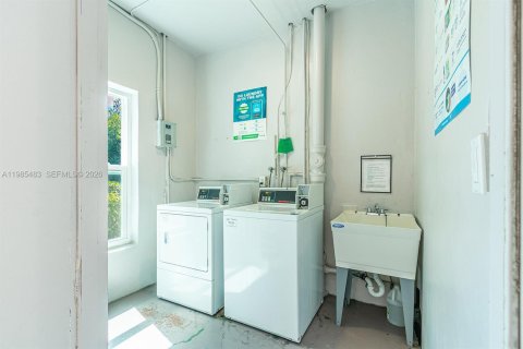 Снять в аренду кондоминиум в Халландейл-Бич, Флорида 1 спальня, 66.89м2, № 2050920 - фото 29