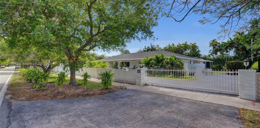 Casa en Pinecrest, Florida 4 dormitorios, 224.92 m2 № 1647028