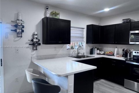 Купить таунхаус в Флорида-Сити, Флорида 4 спальни, 157.93м2, № 2008318 - фото 7