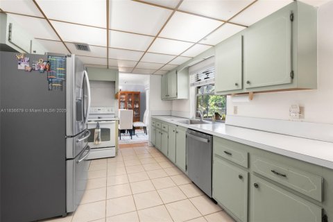 House in Coral Springs, Florida 3 bedrooms, 166.2 sq.m. № 1825709 - photo 4