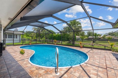 House in Coral Springs, Florida 3 bedrooms, 166.2 sq.m. № 1825709 - photo 23