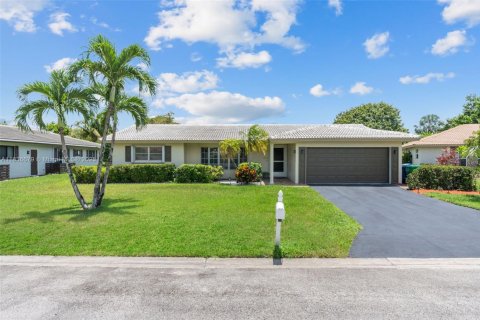 House in Coral Springs, Florida 3 bedrooms, 166.2 sq.m. № 1825709 - photo 1