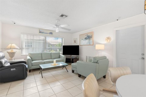 House in Coral Springs, Florida 3 bedrooms, 166.2 sq.m. № 1825709 - photo 5