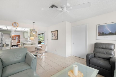 House in Coral Springs, Florida 3 bedrooms, 166.2 sq.m. № 1825709 - photo 27