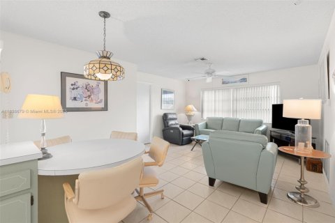 House in Coral Springs, Florida 3 bedrooms, 166.2 sq.m. № 1825709 - photo 13