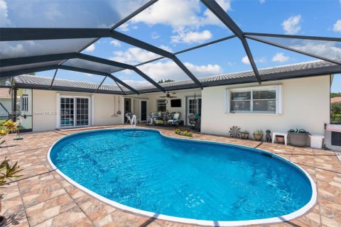 House in Coral Springs, Florida 3 bedrooms, 166.2 sq.m. № 1825709 - photo 29