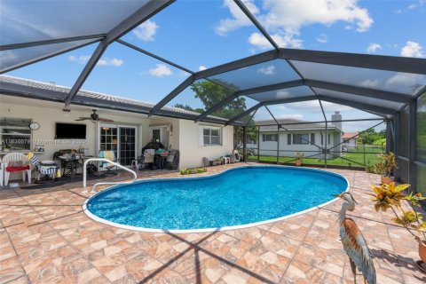 House in Coral Springs, Florida 3 bedrooms, 166.2 sq.m. № 1825709 - photo 10