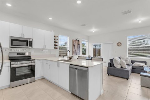 Adosado en alquiler en Homestead, Florida, 3 dormitorios, 143.53 m2 № 2048562 - foto 4