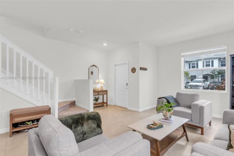 Adosado en alquiler en Homestead, Florida, 3 dormitorios, 143.53 m2 № 2048562 - foto 2