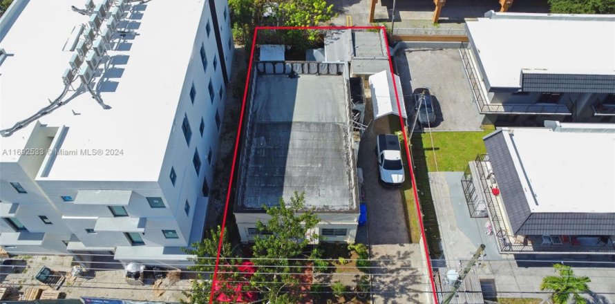 Дом в Майами, Флорида 3 спальни, 135.27м2 № 2034333