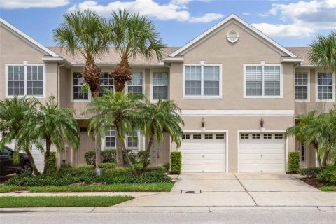 Townhouse in Saint Petersburg, Florida 3 bedrooms, 124.77 sq.m. № 1789822 - photo 1