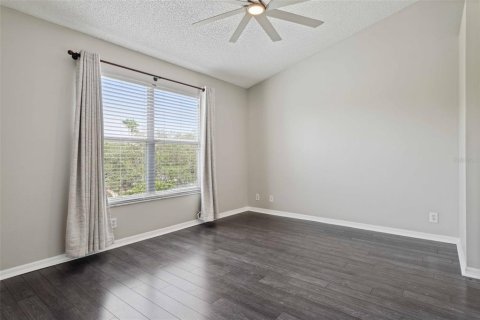 Townhouse in Saint Petersburg, Florida 3 bedrooms, 124.77 sq.m. № 1789822 - photo 19