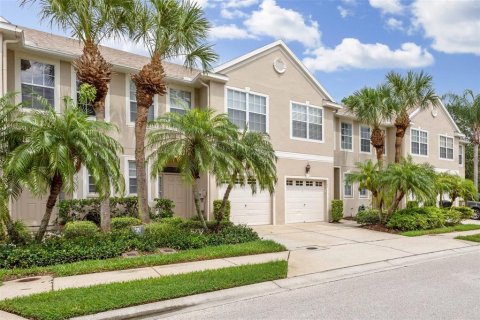 Townhouse in Saint Petersburg, Florida 3 bedrooms, 124.77 sq.m. № 1789822 - photo 2