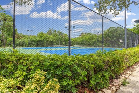Townhouse in Saint Petersburg, Florida 3 bedrooms, 124.77 sq.m. № 1789822 - photo 27