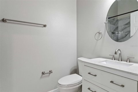 Townhouse in Saint Petersburg, Florida 3 bedrooms, 124.77 sq.m. № 1789822 - photo 15