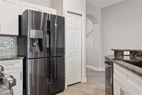 Townhouse in Saint Petersburg, Florida 3 bedrooms, 124.77 sq.m. № 1789822 - photo 10