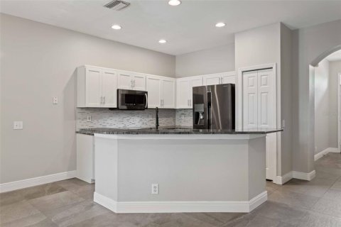 Townhouse in Saint Petersburg, Florida 3 bedrooms, 124.77 sq.m. № 1789822 - photo 9