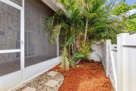 Townhouse in Saint Petersburg, Florida 3 bedrooms, 124.77 sq.m. № 1789822 - photo 25