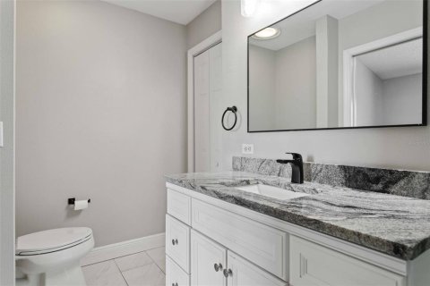 Townhouse in Saint Petersburg, Florida 3 bedrooms, 124.77 sq.m. № 1789822 - photo 18