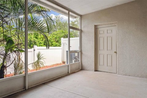 Townhouse in Saint Petersburg, Florida 3 bedrooms, 124.77 sq.m. № 1789822 - photo 23