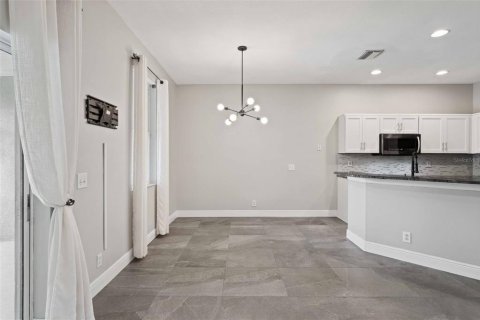 Townhouse in Saint Petersburg, Florida 3 bedrooms, 124.77 sq.m. № 1789822 - photo 7
