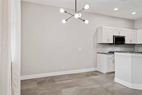Townhouse in Saint Petersburg, Florida 3 bedrooms, 124.77 sq.m. № 1789822 - photo 8