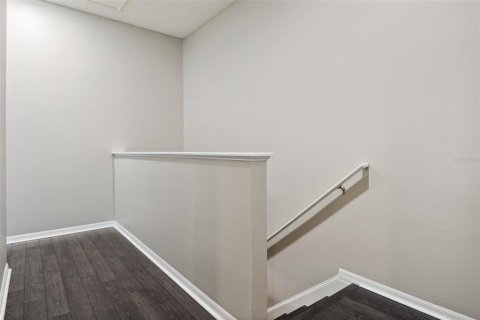 Townhouse in Saint Petersburg, Florida 3 bedrooms, 124.77 sq.m. № 1789822 - photo 13