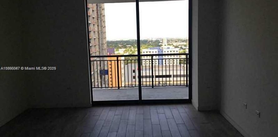Condominio en Miami, Florida, 1 dormitorio  № 1979234