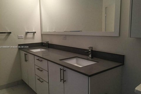 Condominio en venta en Miami, Florida, 1 dormitorio, 76.09 m2 № 1979234 - foto 2