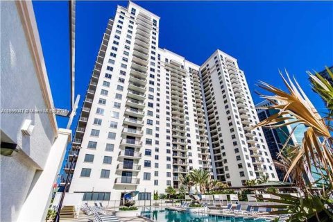 Condominio en venta en Miami, Florida, 1 dormitorio, 76.09 m2 № 1979234 - foto 12