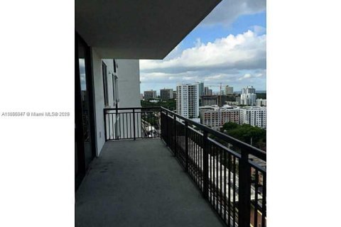 Condominio en venta en Miami, Florida, 1 dormitorio, 76.09 m2 № 1979234 - foto 4