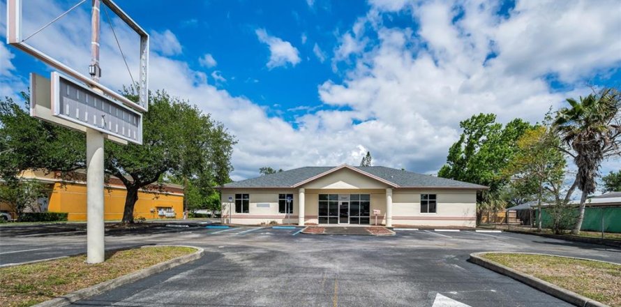 Immobilier commercial à Pinellas Park, Floride 309.36 m2 № 2233656