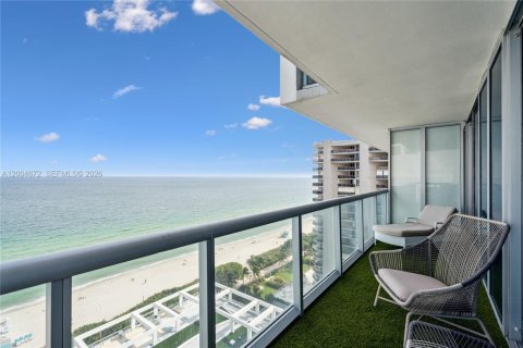 Condo in Miami Beach, Florida, 2 bedrooms  № 2154860 - photo 17