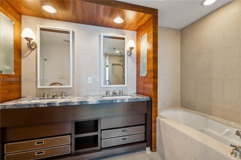 Condo in Miami Beach, Florida, 2 bedrooms  № 2154860 - photo 21