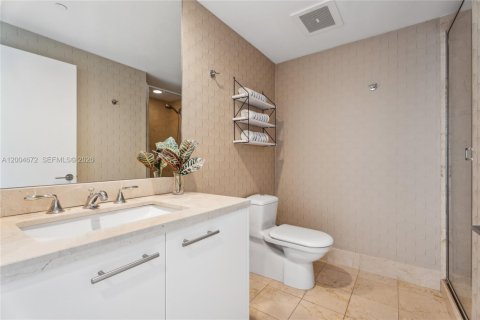 Condo in Miami Beach, Florida, 2 bedrooms  № 2154860 - photo 25