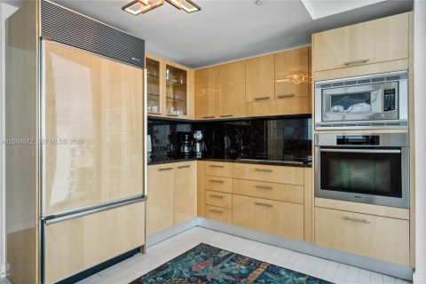 Condo in Miami Beach, Florida, 2 bedrooms  № 2154860 - photo 12