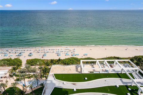 Condo in Miami Beach, Florida, 2 bedrooms  № 2154860 - photo 4