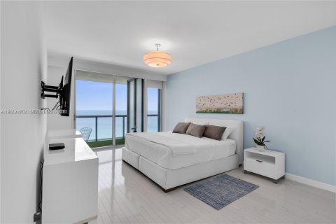 Condo in Miami Beach, Florida, 2 bedrooms  № 2154860 - photo 16