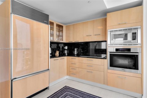 Condo in Miami Beach, Florida, 2 bedrooms  № 2154860 - photo 13